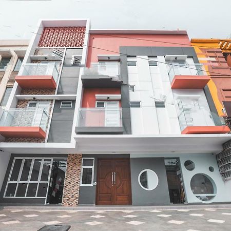 Super Oyo 1487 Residence Khoe Jakarta Buitenkant foto