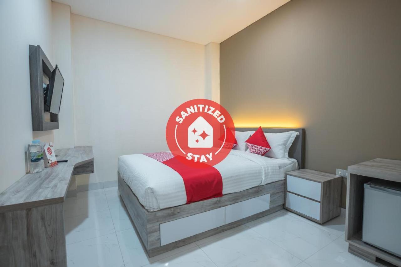 Super Oyo 1487 Residence Khoe Jakarta Buitenkant foto