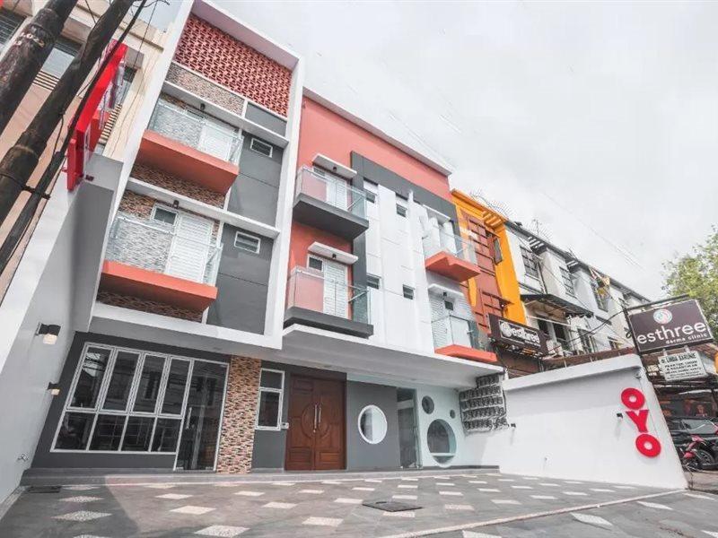Super Oyo 1487 Residence Khoe Jakarta Buitenkant foto