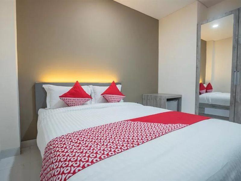 Super Oyo 1487 Residence Khoe Jakarta Buitenkant foto