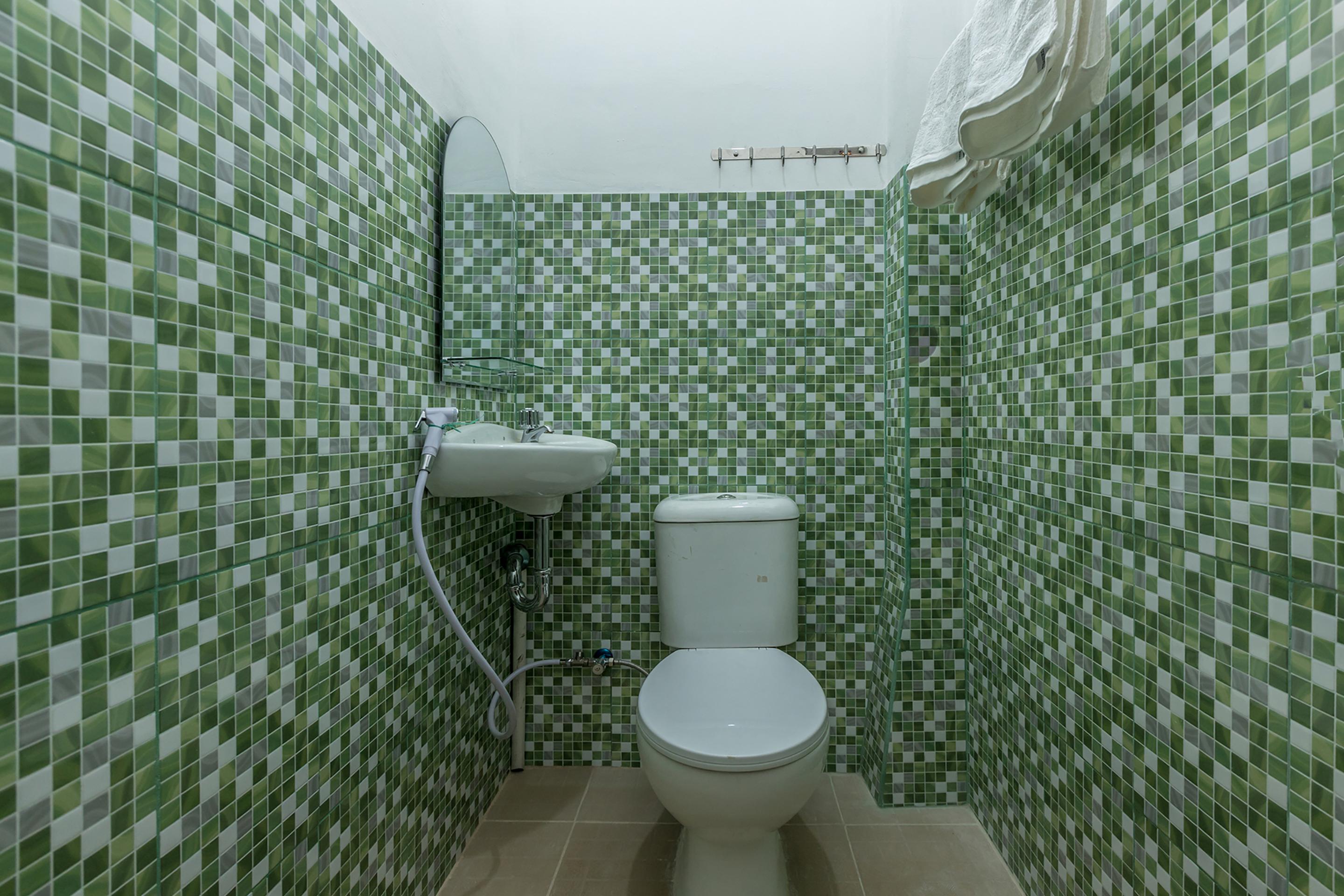 Super Oyo 1487 Residence Khoe Jakarta Buitenkant foto
