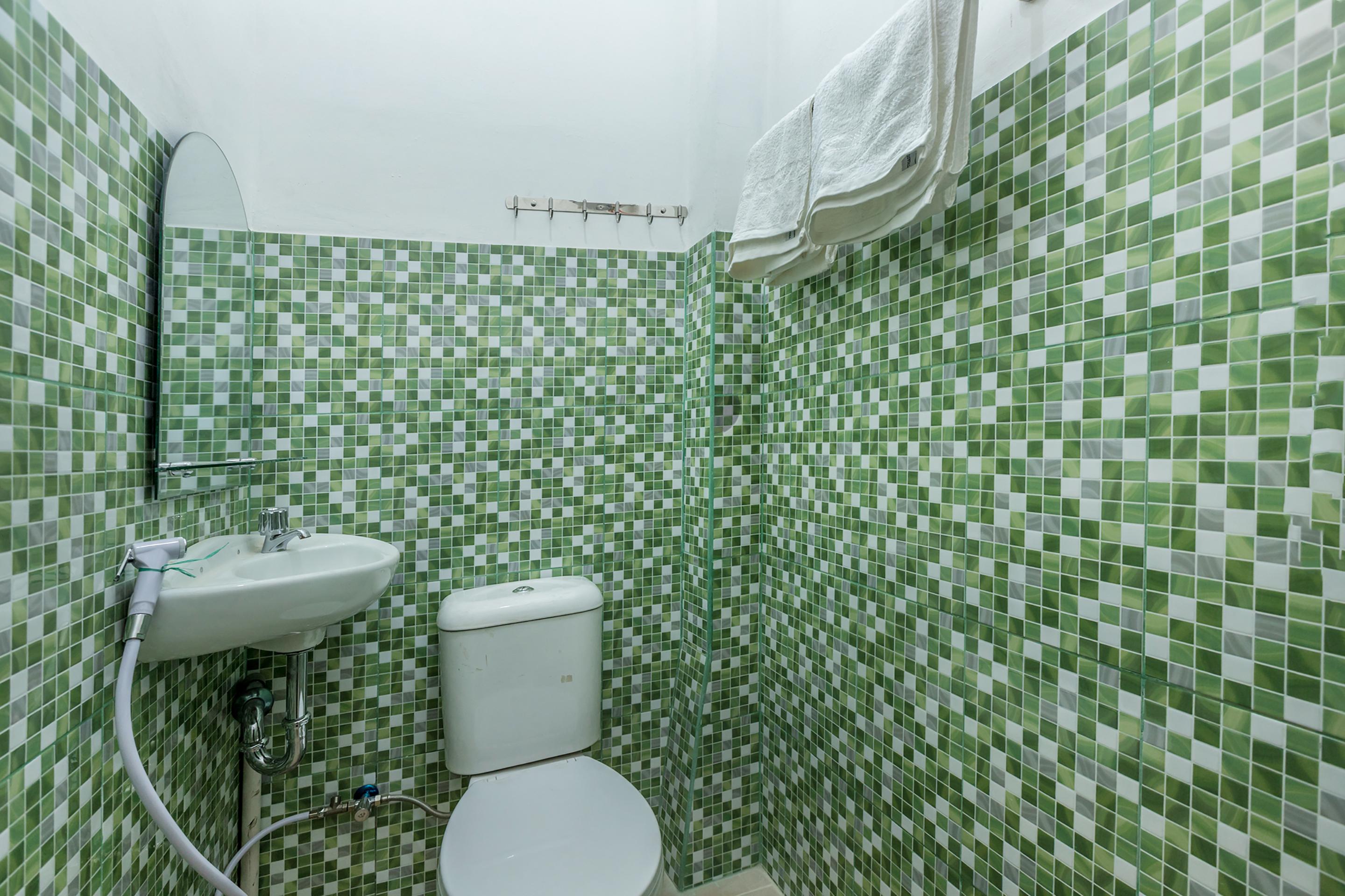 Super Oyo 1487 Residence Khoe Jakarta Buitenkant foto