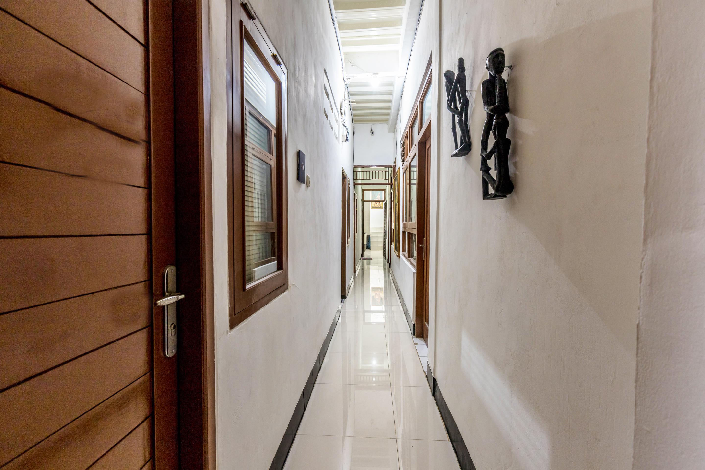 Super Oyo 1487 Residence Khoe Jakarta Buitenkant foto