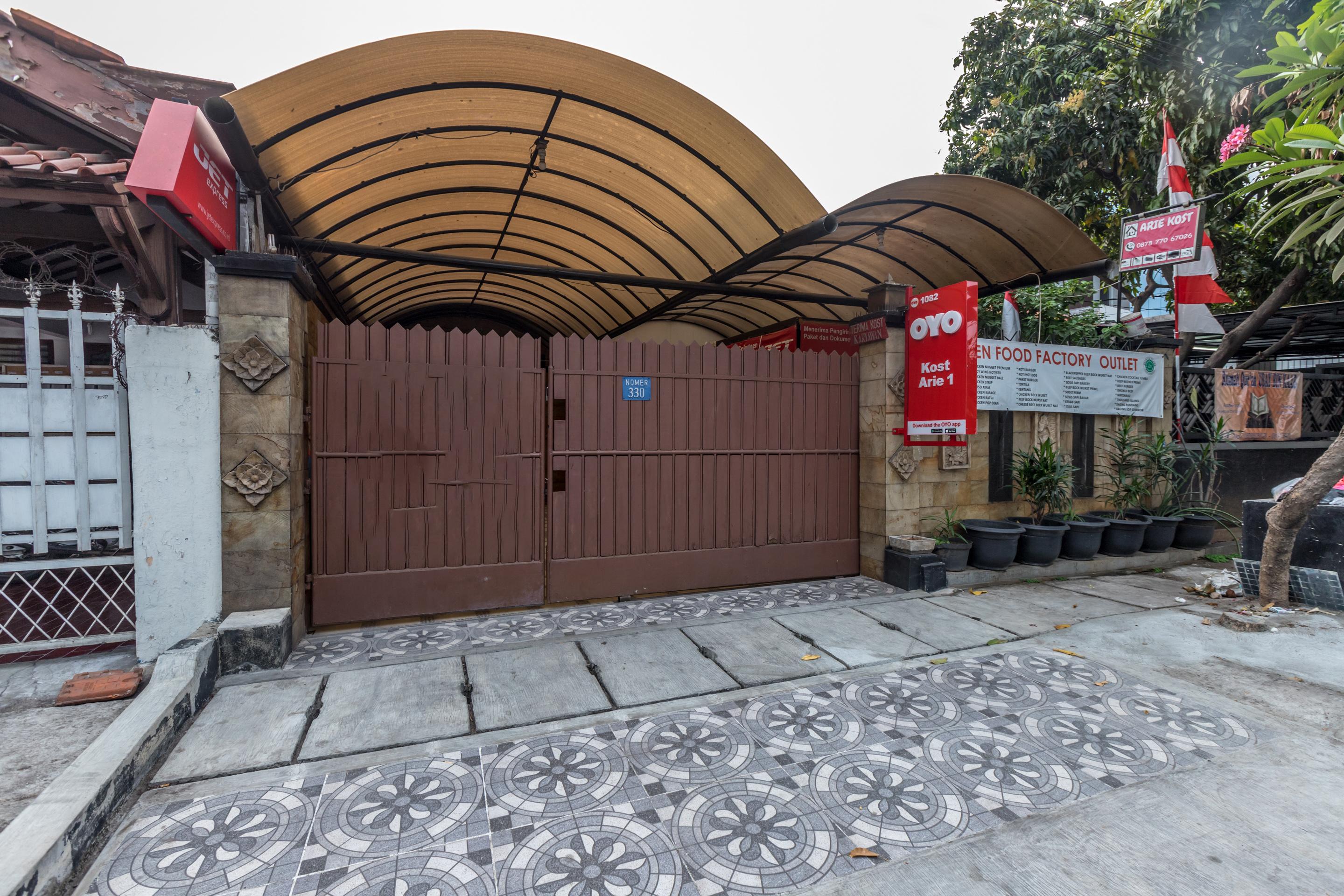 Super Oyo 1487 Residence Khoe Jakarta Buitenkant foto