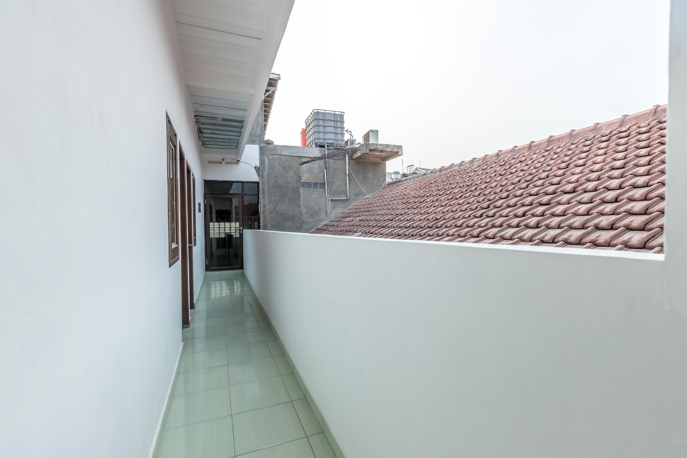 Super Oyo 1487 Residence Khoe Jakarta Buitenkant foto