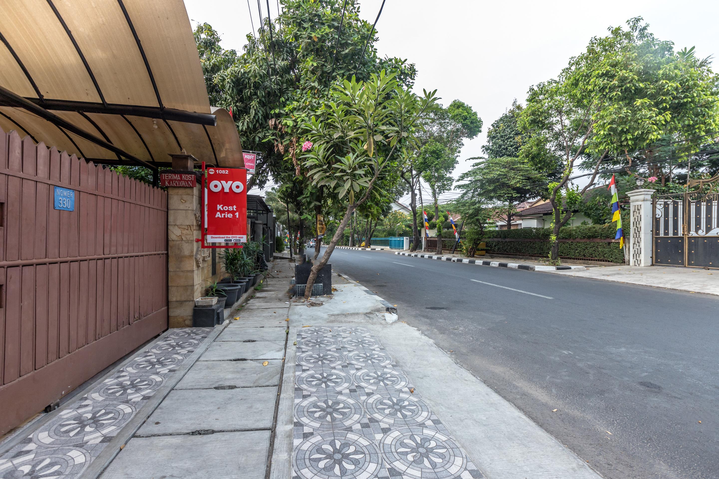Super Oyo 1487 Residence Khoe Jakarta Buitenkant foto
