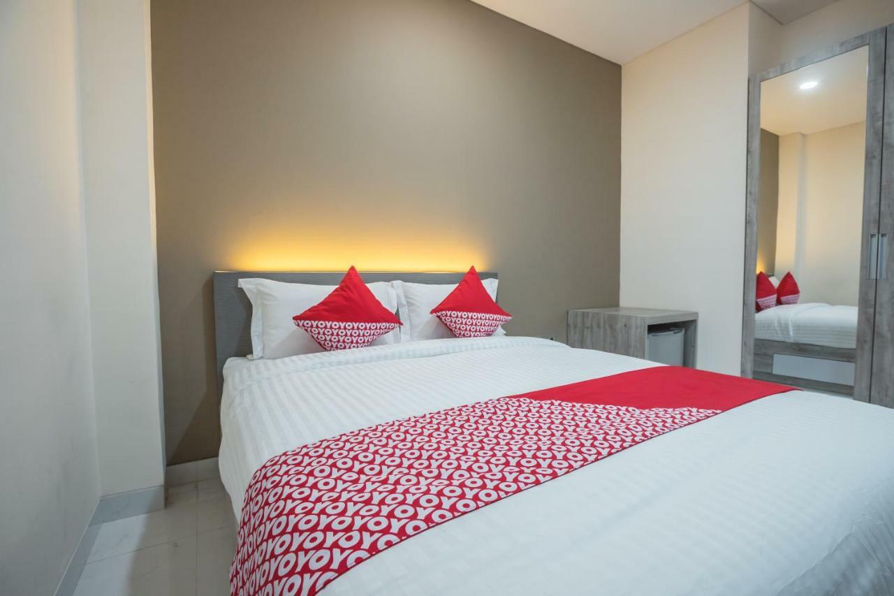 Super Oyo 1487 Residence Khoe Jakarta Buitenkant foto