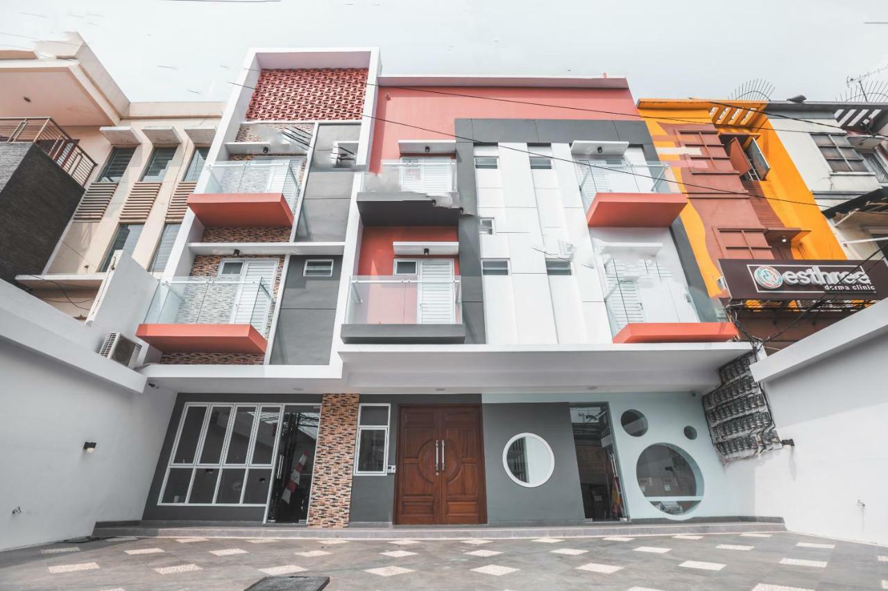 Super Oyo 1487 Residence Khoe Jakarta Buitenkant foto