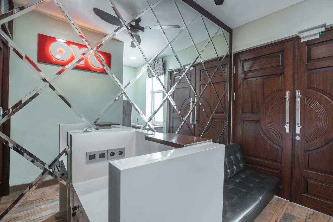 Super Oyo 1487 Residence Khoe Jakarta Buitenkant foto