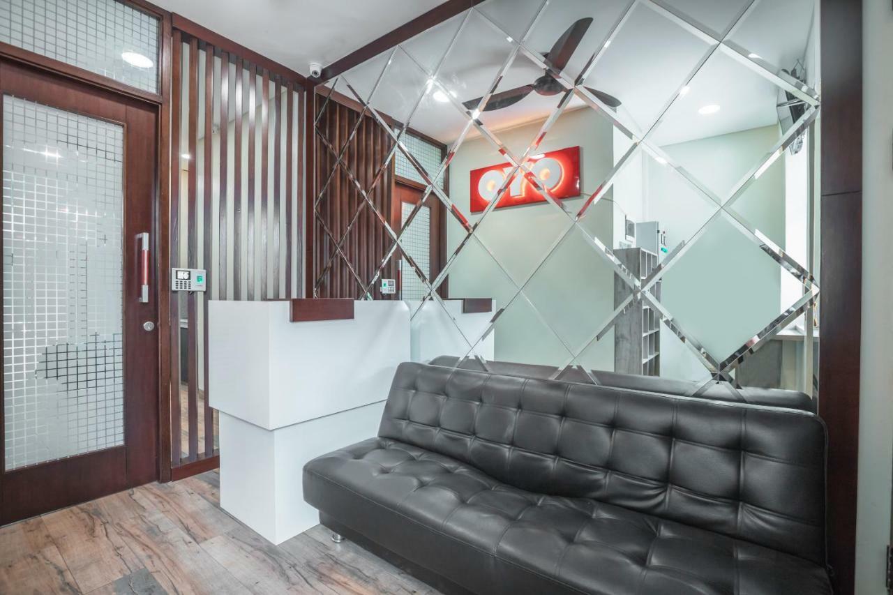 Super Oyo 1487 Residence Khoe Jakarta Buitenkant foto